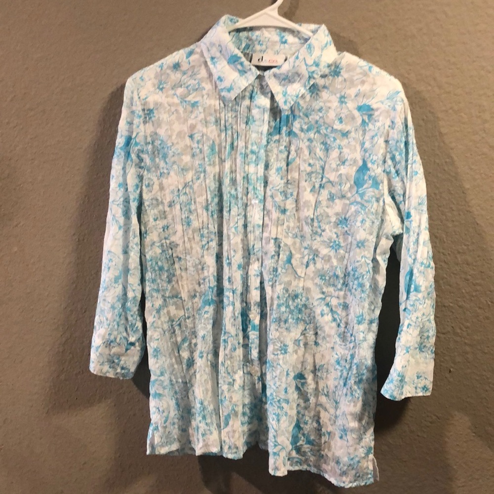 - Denim and Co 3/4 Sleeve Crinkle Burnout Woven Shirt size Small